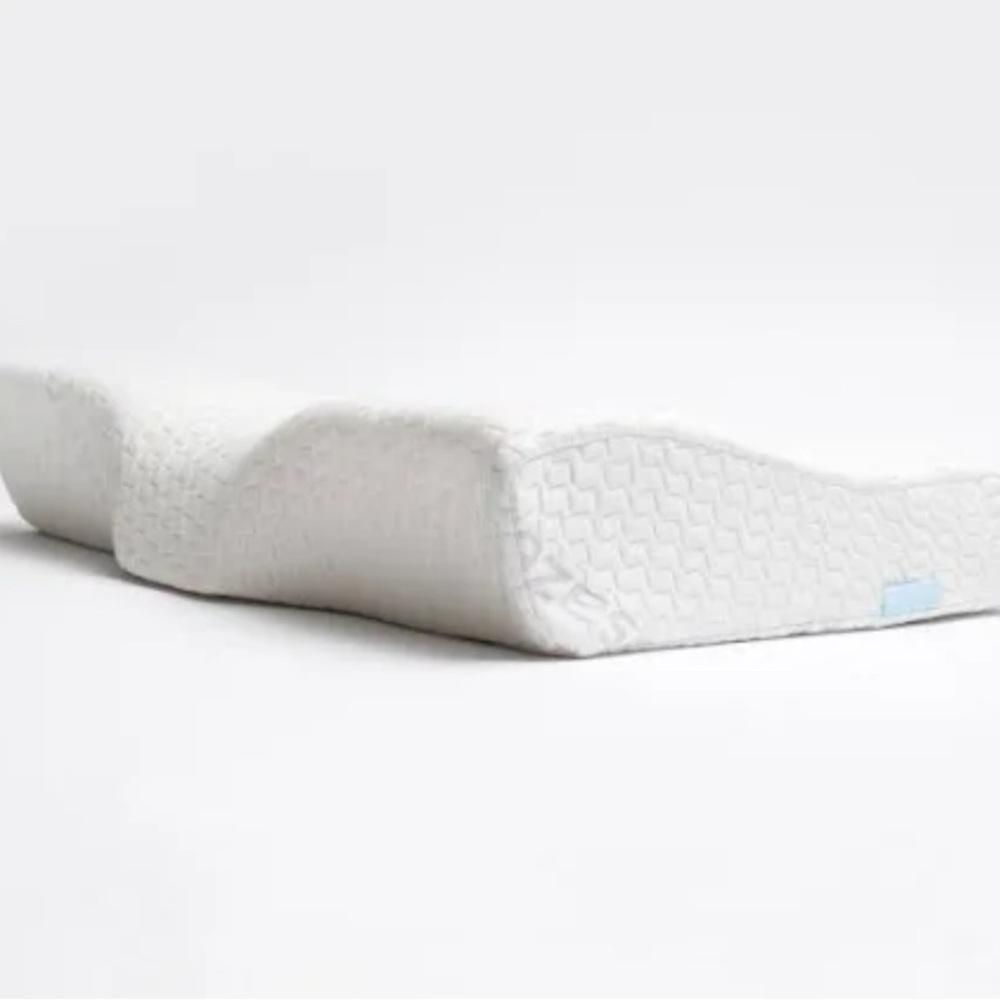 Dosaze Contoured White Memory Foam Pillow